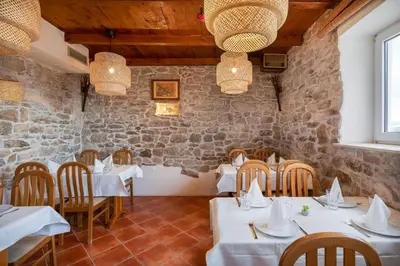 Restoran ili neka druga zalogajnica u objektu Solar Beach Inn