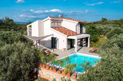 Bazen u objektu Mai's Villa ili u blizini