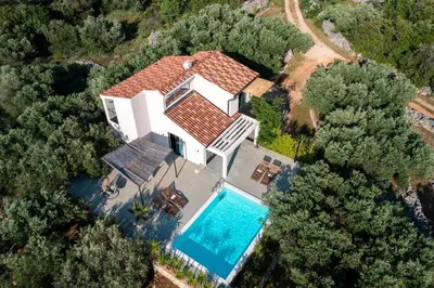 Bazen u objektu Mai's Villa ili u blizini
