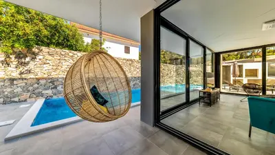 Bazen u objektu Villa Petra ili u blizini