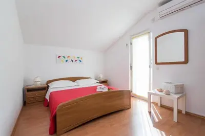 Krevet ili kreveti u jedinici u objektu Family-friendly apartments with swimming pool Supetar, Brac - 16774