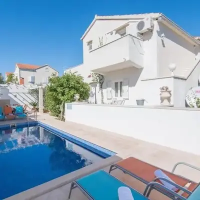 Family-friendly apartments with swimming pool Supetar