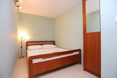 Krevet ili kreveti u jedinici u objektu Apartments by the sea Nemira, Omis - 17039