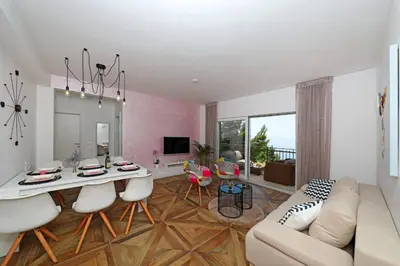 TV i/ili zabavni centar u objektu Apartments REDSTONE luxury apartments