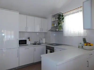 Kuhinja ili čajna kuhinja u objektu Apartment Anita with amazing sea view