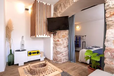 TV i/ili zabavni centar u objektu Heritage Stone House Retreat -Free parking