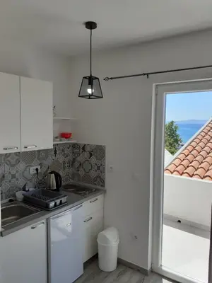 Kuhinja ili čajna kuhinja u objektu Studio Ela