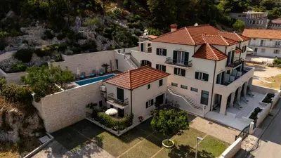 Bazen u objektu Villa Kogo ili u blizini