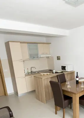 Kuhinja ili čajna kuhinja u objektu Apartments by the sea Promajna, Makarska - 17160