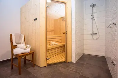 Kupaonica u objektu Villa Zora -luxurious villa with heated pool, sauna, 4 bedrooms, 10 persons max
