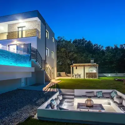 Villa Zora -luxurious villa with heated pool