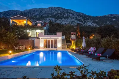 Bazen u objektu Villa Golden Garden with 50sqm private pool ili u blizini