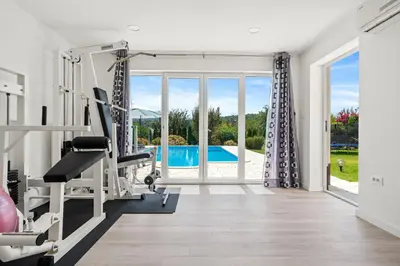 Bazen u objektu Villa Golden Garden with 50sqm private pool ili u blizini