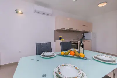Kuhinja ili čajna kuhinja u objektu Apartments Villa Aquamarine