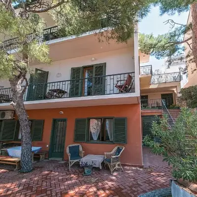 Apartments by the sea Brela