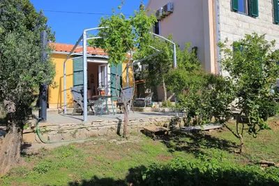 Vrt u objektu Apartments with parking space Splitska, Brac - 17023