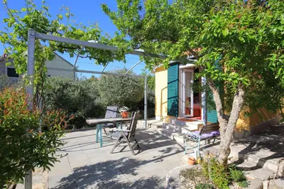 Vrt u objektu Apartments with parking space Splitska, Brac - 17023