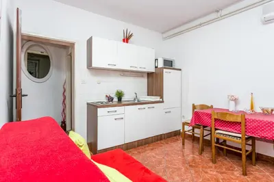 Kuhinja ili čajna kuhinja u objektu Apartments by the sea Supetar, Brac - 17227