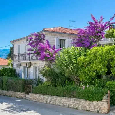 Apartments by the sea Supetar