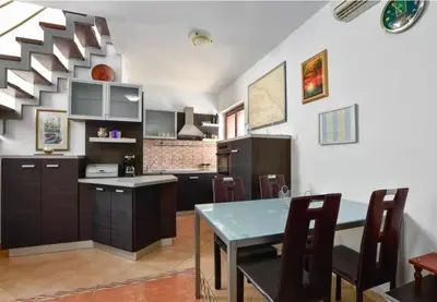 Kuhinja ili čajna kuhinja u objektu House Niksi