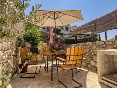 Popločani dio dvorišta ili vanjski dio objekta Villa Sunce