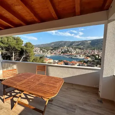 BellaVista Jelsa 2+2
