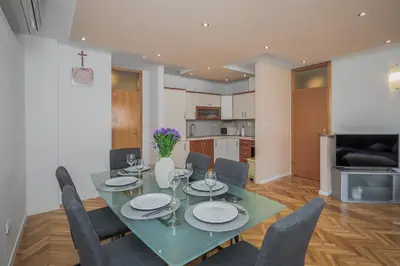 Kuhinja ili čajna kuhinja u objektu AP MIRKO - 3 bedrooms apartment in city center
