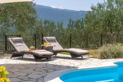 Pogled na planine ili pogled na planine iz vila