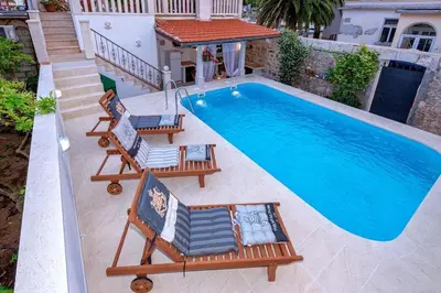 Bazen u objektu Seaside apartments with a swimming pool Jelsa, Hvar - 2067 ili u blizini