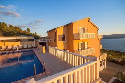 Bazen u objektu Villa Ana with private 50m2 pool, 7 bedrooms, 7 bathrooms, 18 persons max ili u blizini