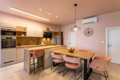 Kuhinja ili čajna kuhinja u objektu Luxury Apartment with Hot Tub
