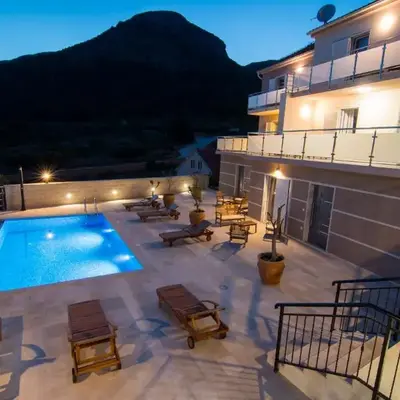 Villa Nikola - pool side apartments