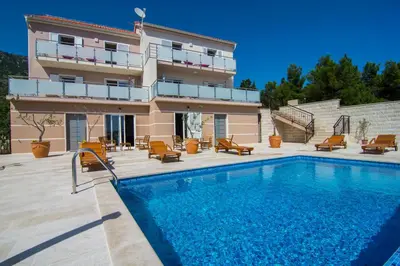 Bazen u objektu Villa Nikola - amazing sea view ili u blizini