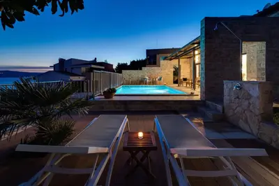 Bazen u objektu Villa Oslo - luxury place with sea views & heated pool, 300m far from sandy beach ili u blizini