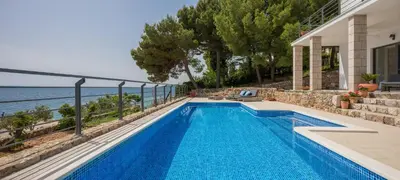 Bazen u objektu Absolute Beach Villa ili u blizini