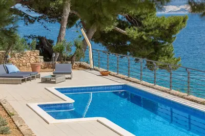 Bazen u objektu Absolute Beach Villa ili u blizini