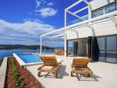 Bazen u objektu Holiday Home Jakša by Interhome ili u blizini