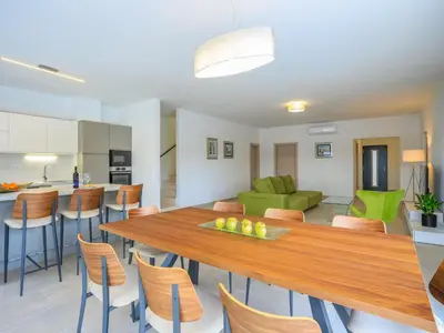 Kuhinja ili čajna kuhinja u objektu Holiday Home Jakša by Interhome
