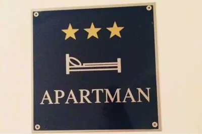 Certifikat, nagrada, logo ili neki drugi dokument izložen u objektu Apartment Mila