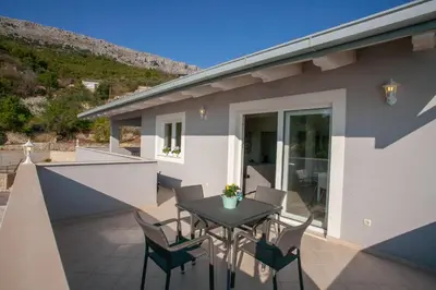 Pogled na planine ili pogled na planine iz apartmana