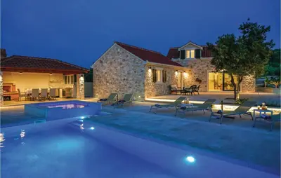 Bazen u objektu Amazing Home In Supetar ili u blizini