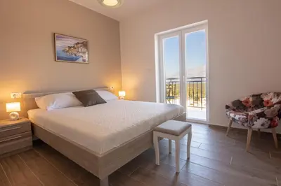 Krevet ili kreveti u jedinici u objektu Villa Luisa Pucisca - 2 Häuser, 6 Schlafzimmer Insel Brac - Pool, Grill, Kamin, Tischtennis, Boccia