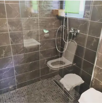 Kupaonica u objektu Apartmani Mira Brela