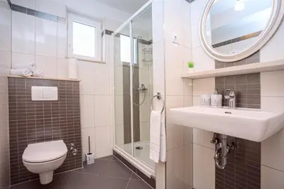 Kupaonica u objektu Villa Maruncela with sea and island views, 5 bedrooms, private pool, gym
