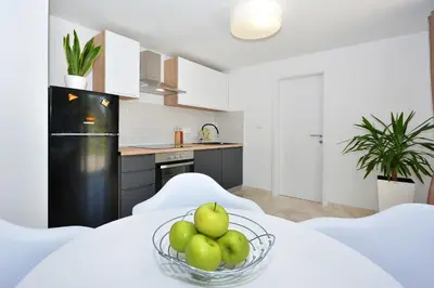 Kuhinja ili čajna kuhinja u objektu Private Jacuzzi Retreat near Split