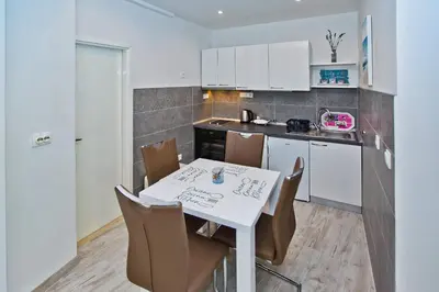 Kuhinja ili čajna kuhinja u objektu Apartments Magdalena