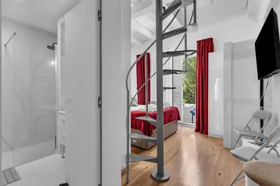 TV i/ili zabavni centar u objektu Beachfront Deluxe B&B