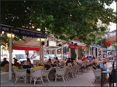 Restoran ili neka druga zalogajnica u objektu Sobe Centar Baška Voda