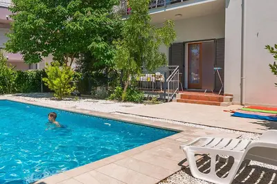 Bazen u objektu Apartments Ljiljana ili u blizini