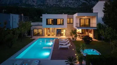 Bazen u objektu Villa Agava with heated pool, Jacuzzi, sauna, gym, 4 en-suite bedrooms ili u blizini